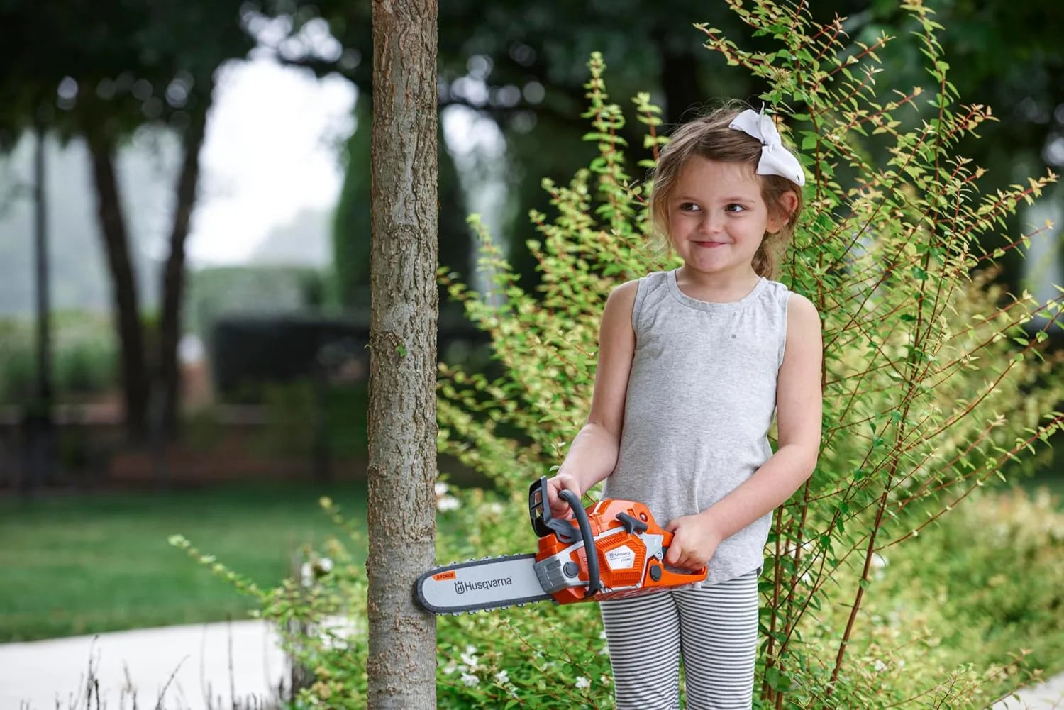 New Arrivals 550XP Toy Chainsaw, Ages 3+ - Image 3